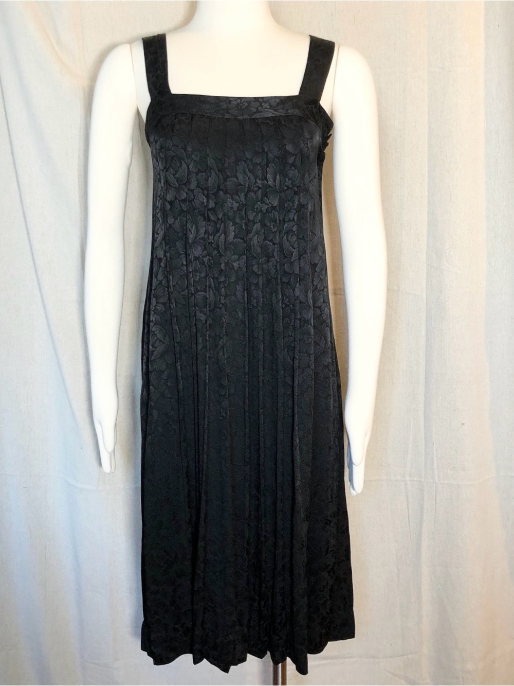 Vintage Black Floral Jacquard Pleated Babydoll Dress Albert Nipon